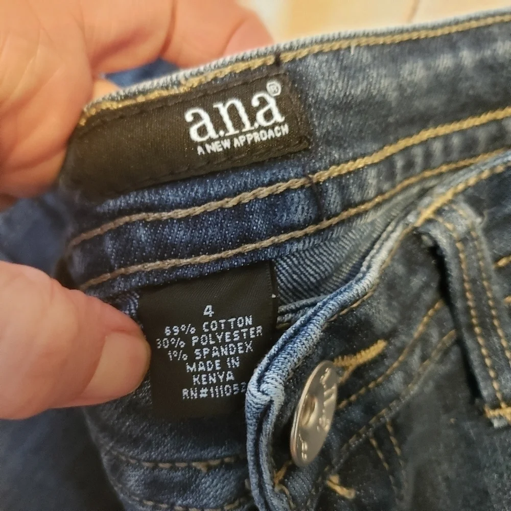 A.N.A. Denim Jean Shorts Medium Wash 5 Pocket Women's 4 Booty Summer Everyday